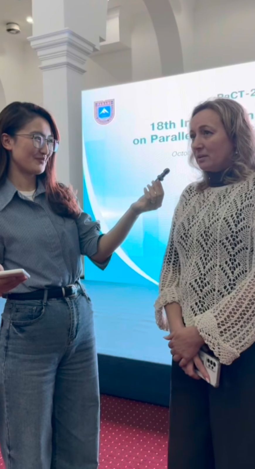 Жасанды интеллект және биг дата кафедрасы  🎤 PaCT-2025 қатысушыларынан әсерлі сұхбаттар!  Бүгін біз PaCT-2025 халықаралық конференциясының қатысушыларынан шағын интервью алдық. Олар өз тәжірибелерімен, алған әсерлерімен және конференциядан күткен нәтижелерімен бөлісті.  💬 Әр қатысушының сөзі — жас ғалымдар мен мамандардың жаңа идеяларға, инновацияға және ғылымға деген қызығушылығының нақты көрінісі.